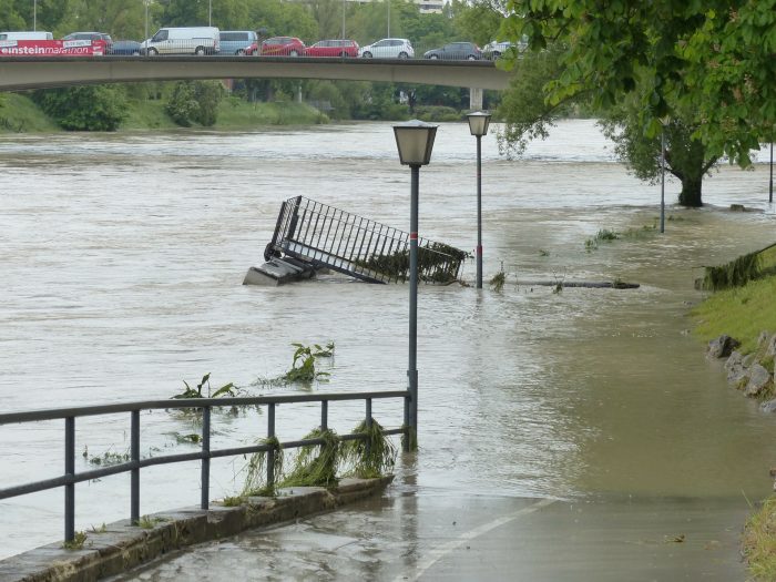Una correcta limpieza del alcantarillado evitaría inundaciones como las provocadas por la gota fría - Conlima
